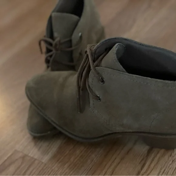 Womens Clarks booties size 8 - Picture 3 of 6